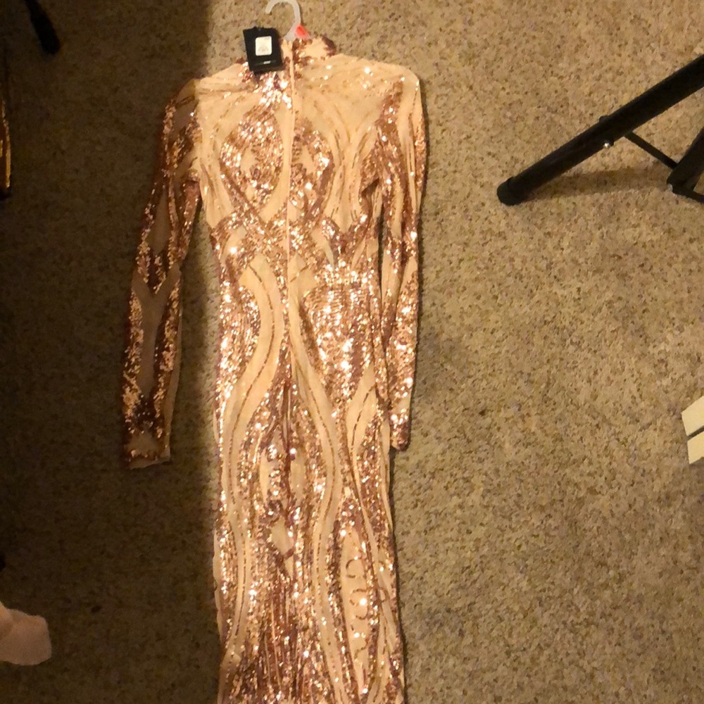 Fashion nova dress (NEVER WORN).